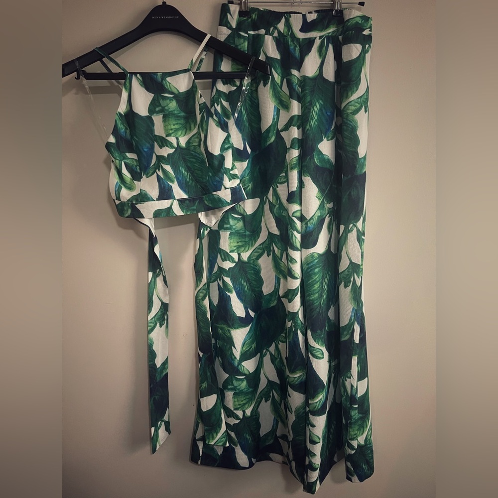 Tropical print wide-legged pant with crop top